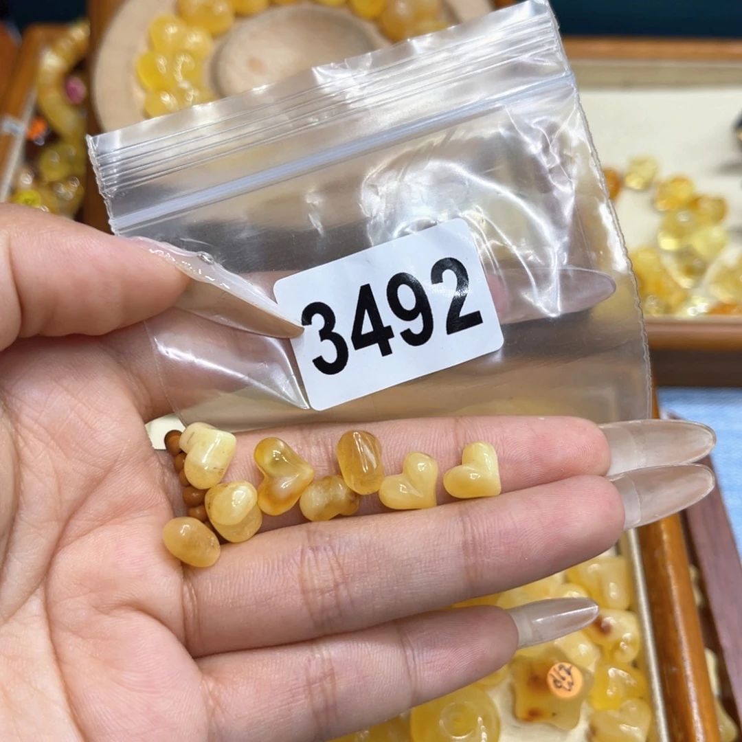 Y***｀琥珀未镶嵌珠宝奇石