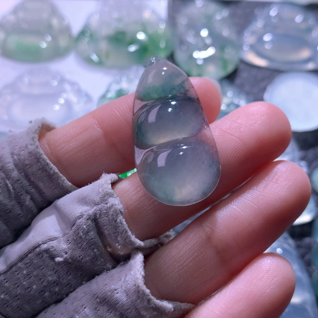 翡翠未镶嵌颈饰豆