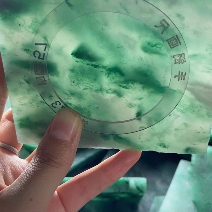 俩****定制石英质玉（非洲翠）