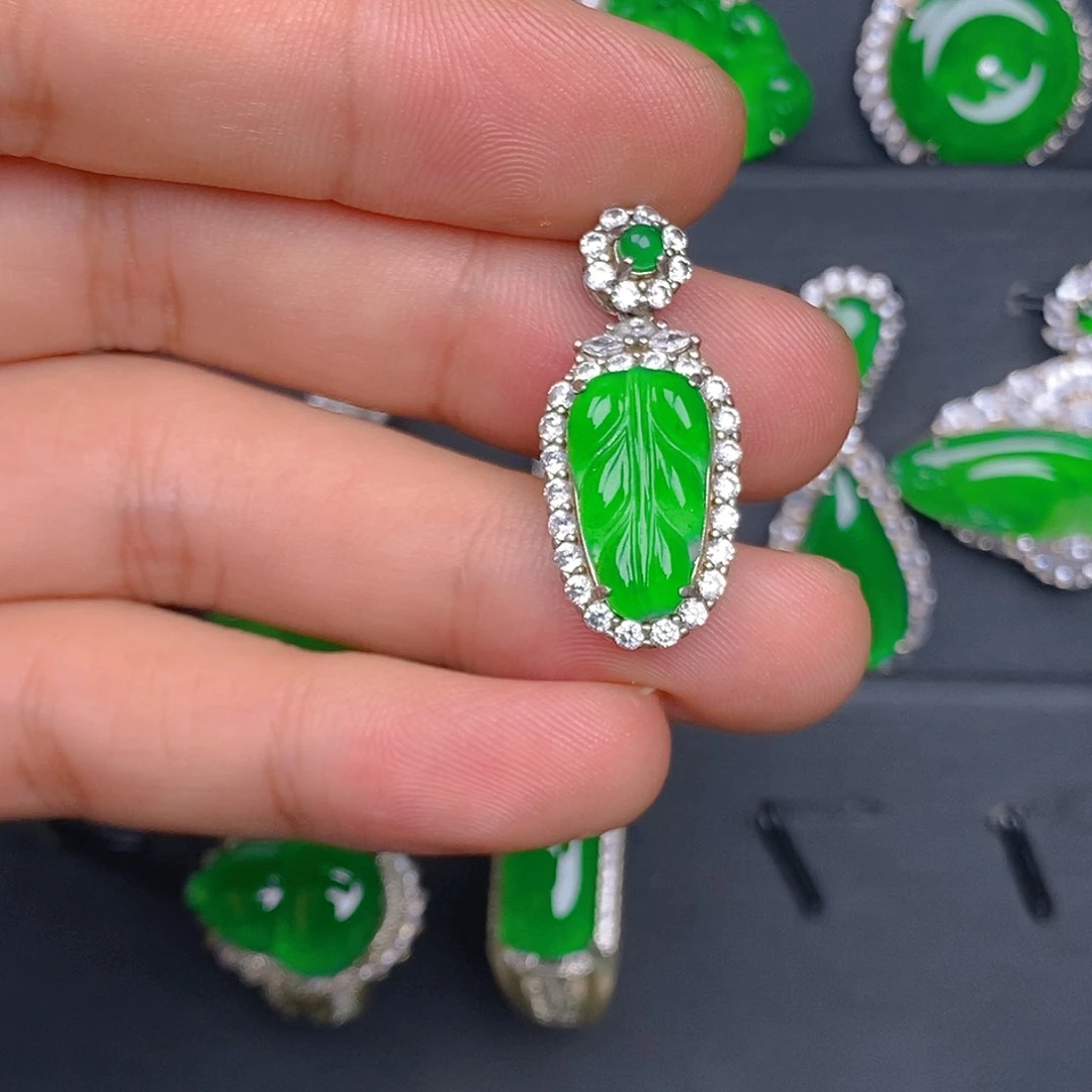 吊坠(赠链)银S925镶嵌翡翠吊坠