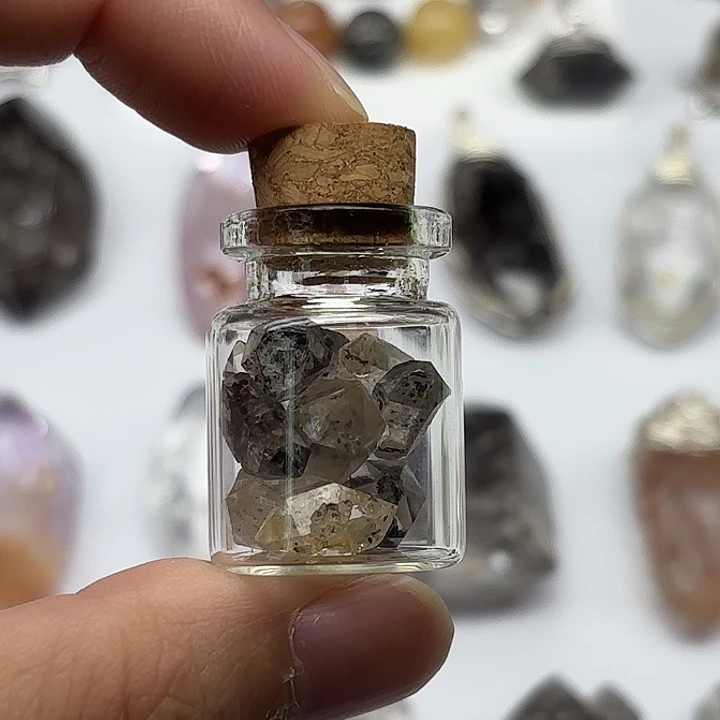 未镶嵌颈饰水晶闪灵钻瓶瓶