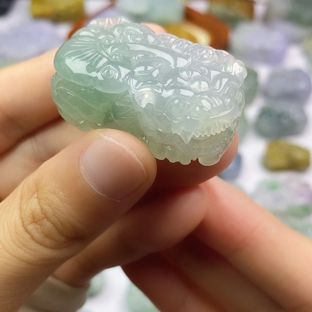 翡翠未镶嵌颈饰貔貅