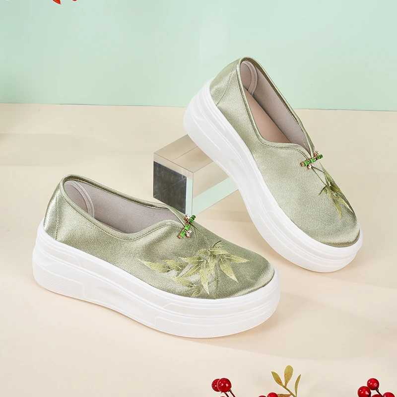 原创国风厚底刺绣软底百搭女士老北京布鞋1913-13