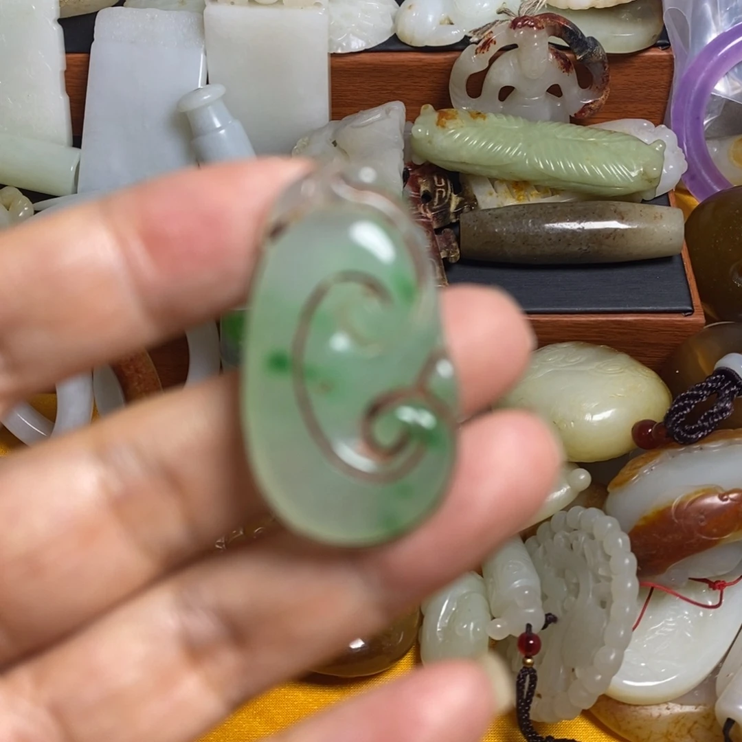 颈饰未镶嵌和田玉（糖玉）