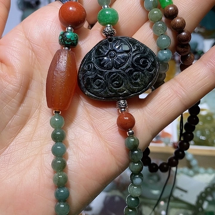 翡翠未镶嵌吊坠(赠链)