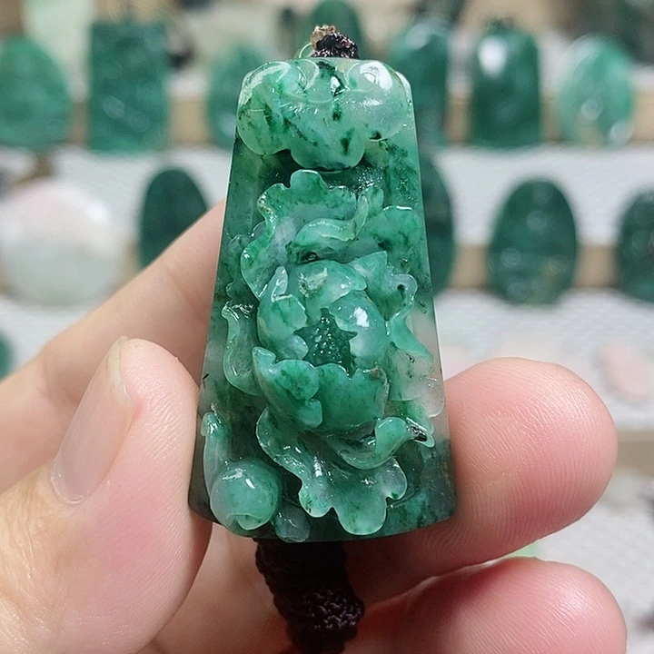 未镶嵌独山玉颈饰