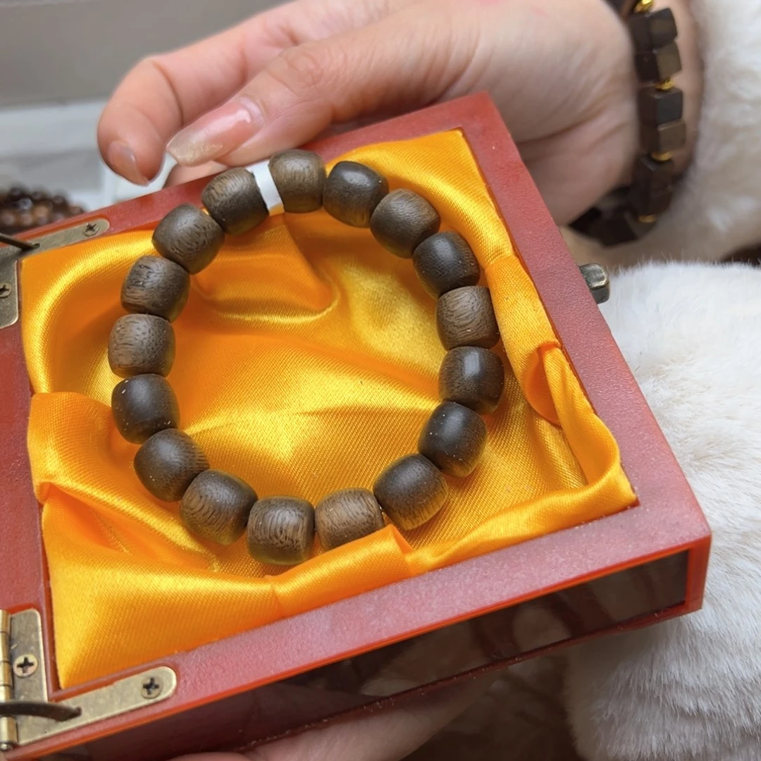 大叶紫檀（黑酸枝木类）