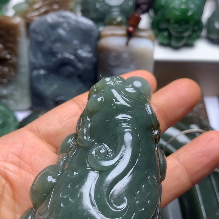 暴***)和田玉未镶嵌颈饰