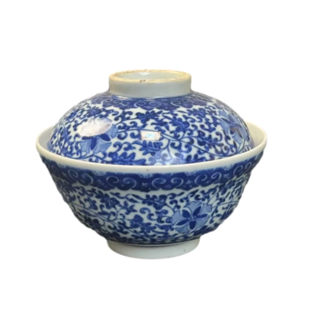 清乾隆青花缠枝莲纹盖碗