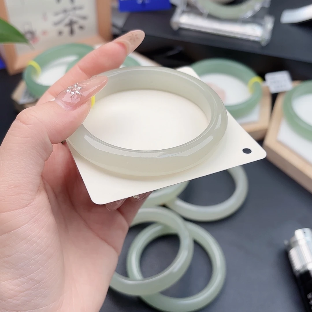 石英质玉未镶嵌手镯