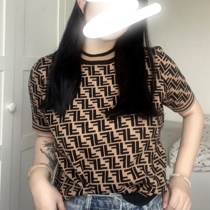 全新未使用 FENDI/芬迪 001787 老花满印短袖针织衫 棕色 38码