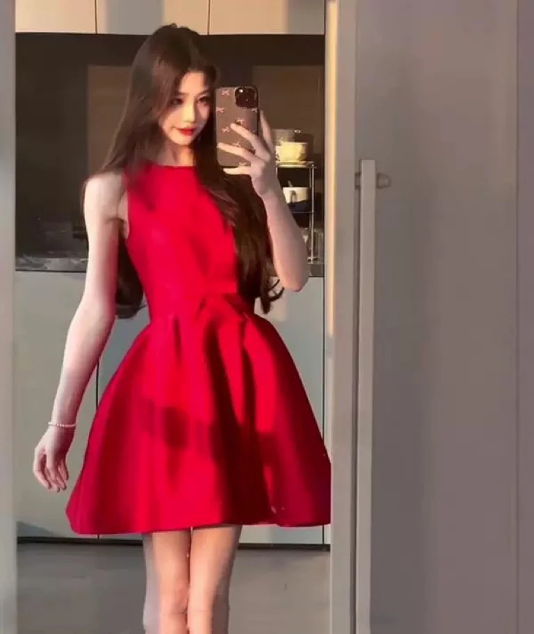 法式红色收腰修身蓬蓬裙高级感无袖背心连衣裙春夏适用