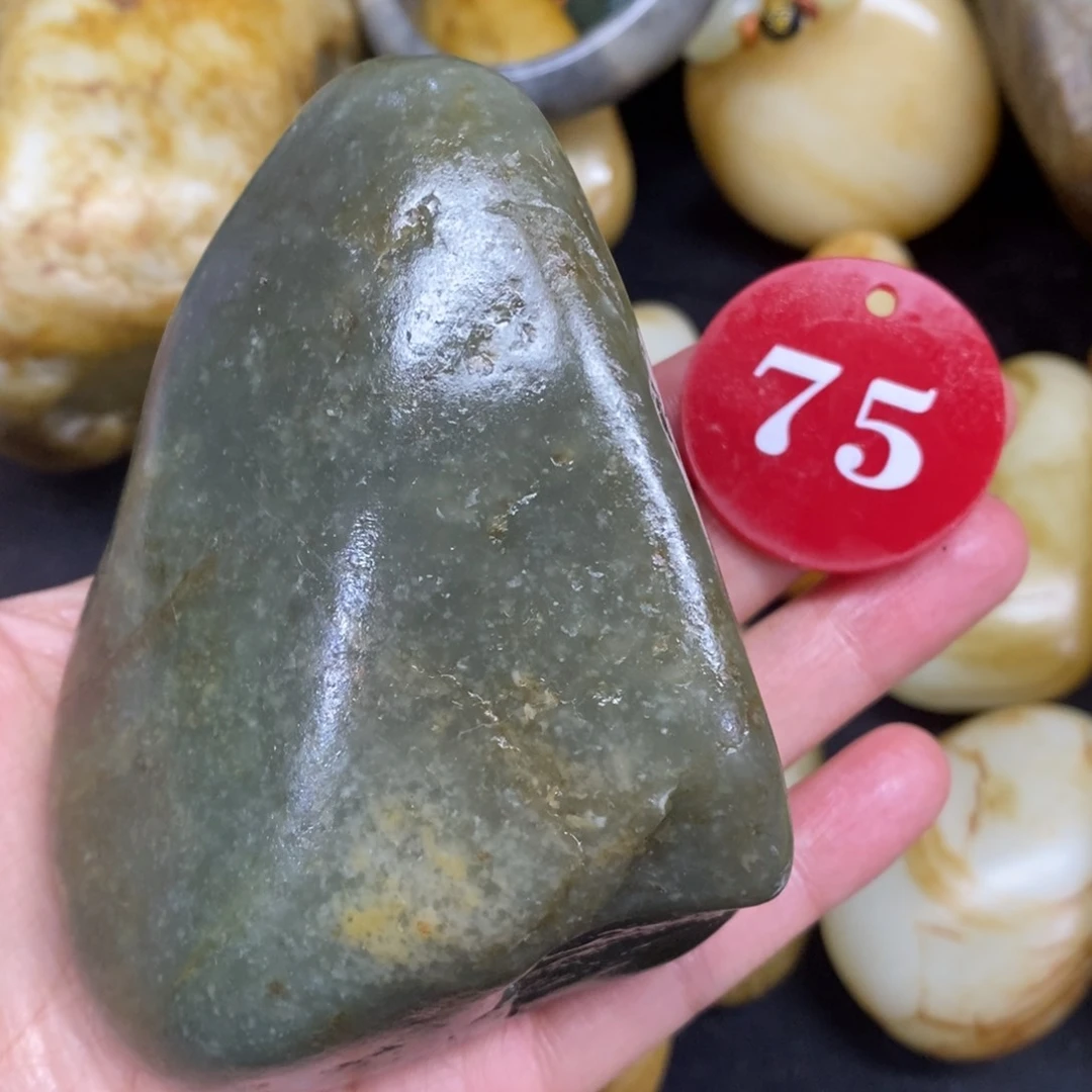 未镶嵌和田玉（糖玉）挂件