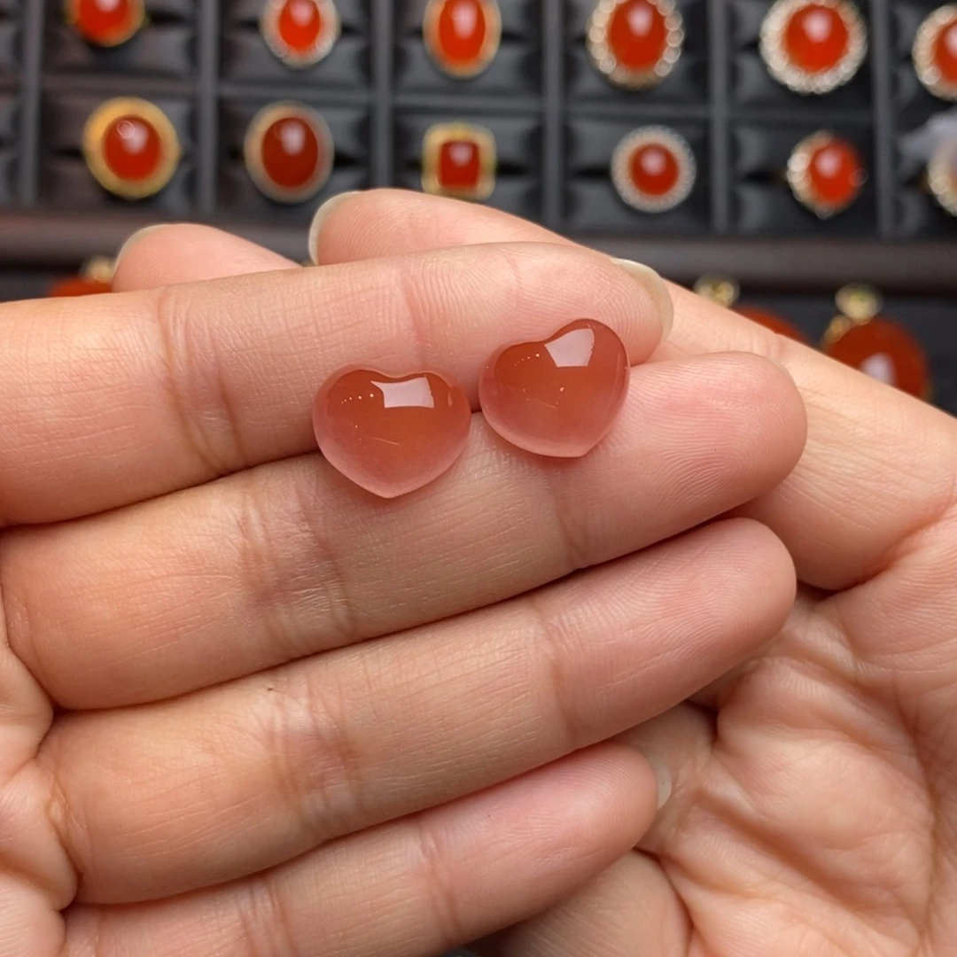 18K金镶嵌南红玛瑙耳饰