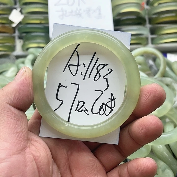 蛇纹石玉手镯未镶嵌