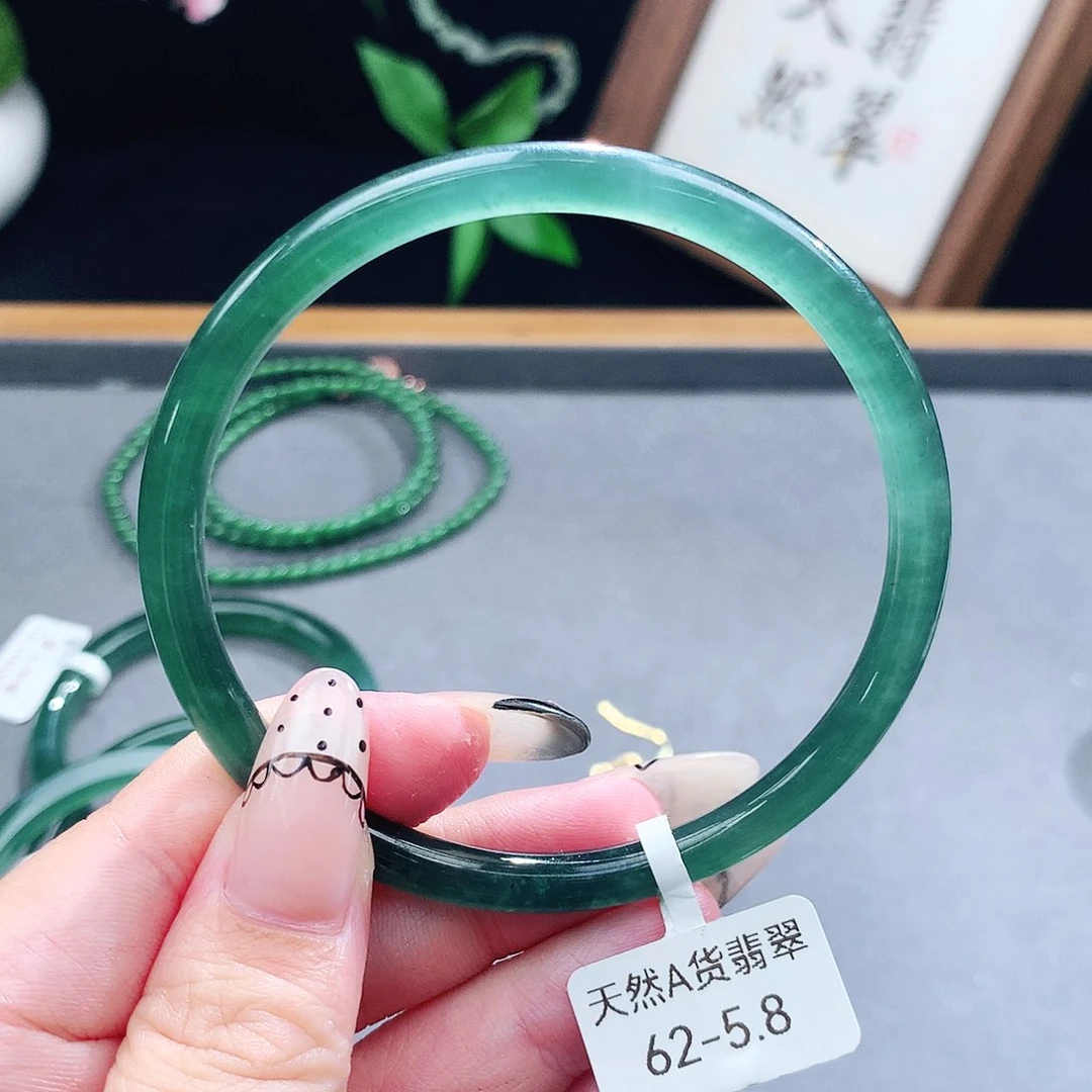 翡翠手镯（圆镯）未镶嵌