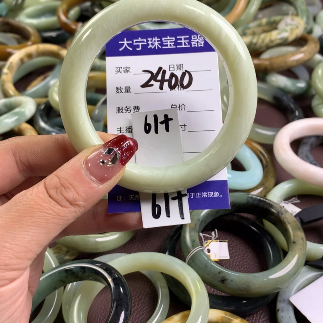 蛇纹石玉手镯未镶嵌2400