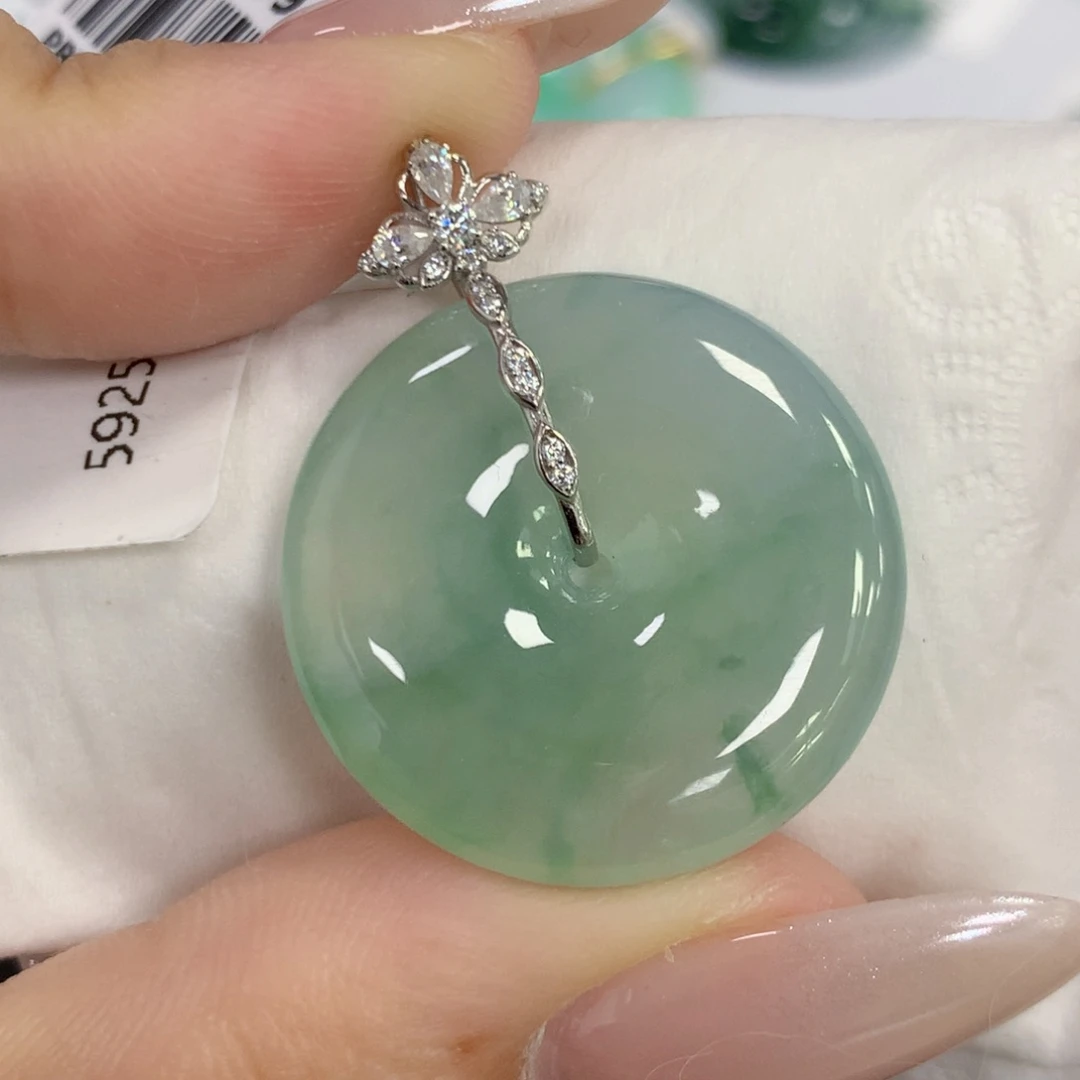 颈饰18K金镶嵌翡翠