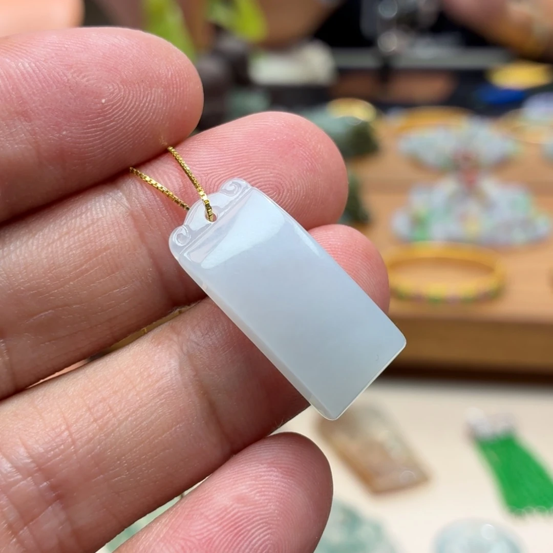 翡翠未镶嵌颈饰挂件