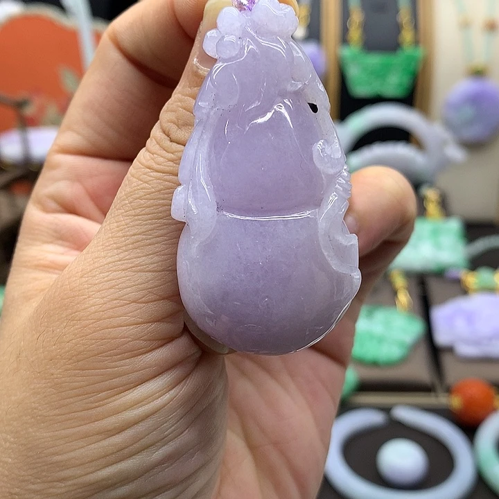 翡翠未镶嵌吊坠(赠链)