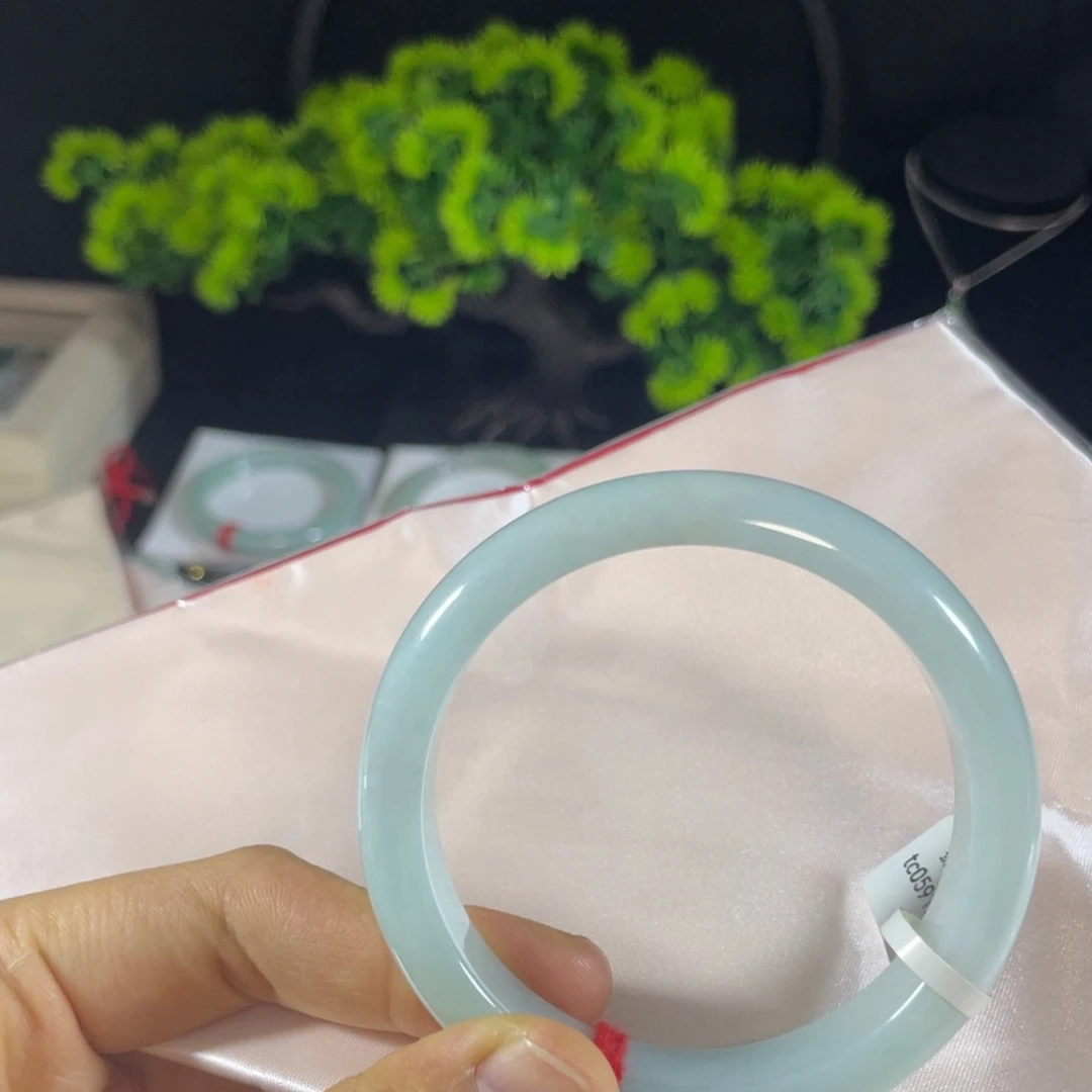 未镶嵌手镯翡翠天然翡翠手镯