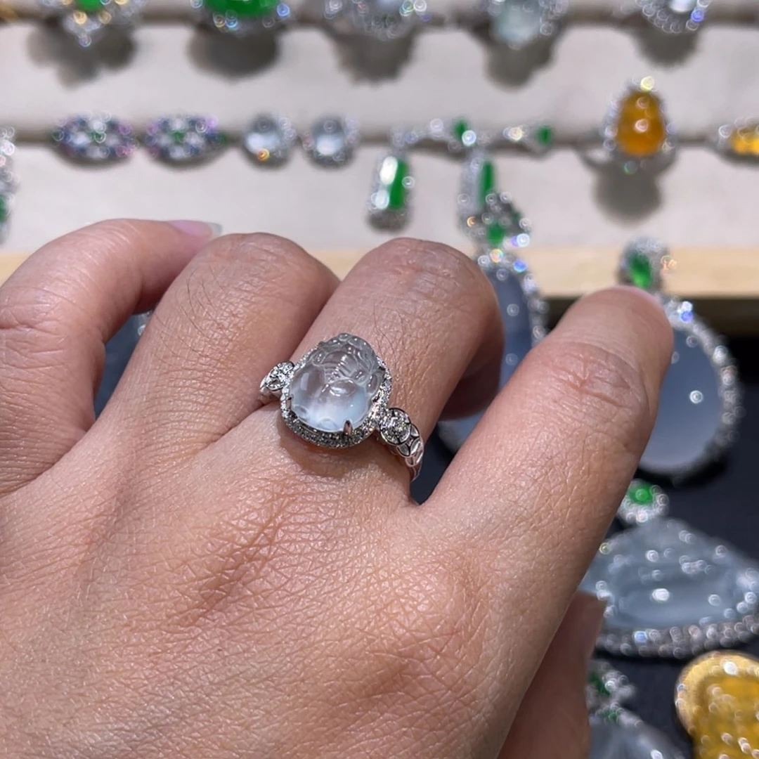 翡翠戒指18K金镶嵌貔貅戒指