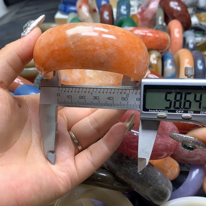 未镶嵌手镯石英质玉