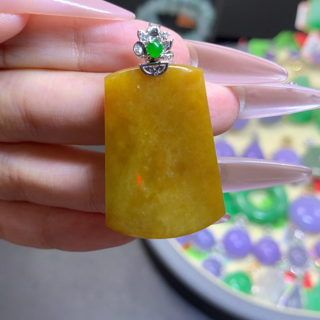 翡翠18K金镶嵌颈饰