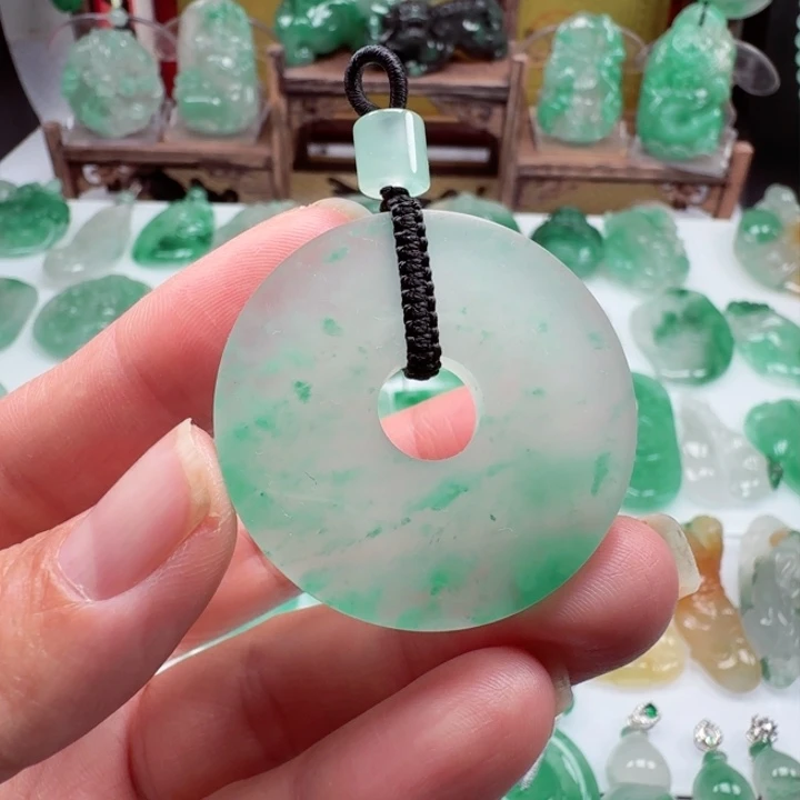颈饰未镶嵌石英质玉