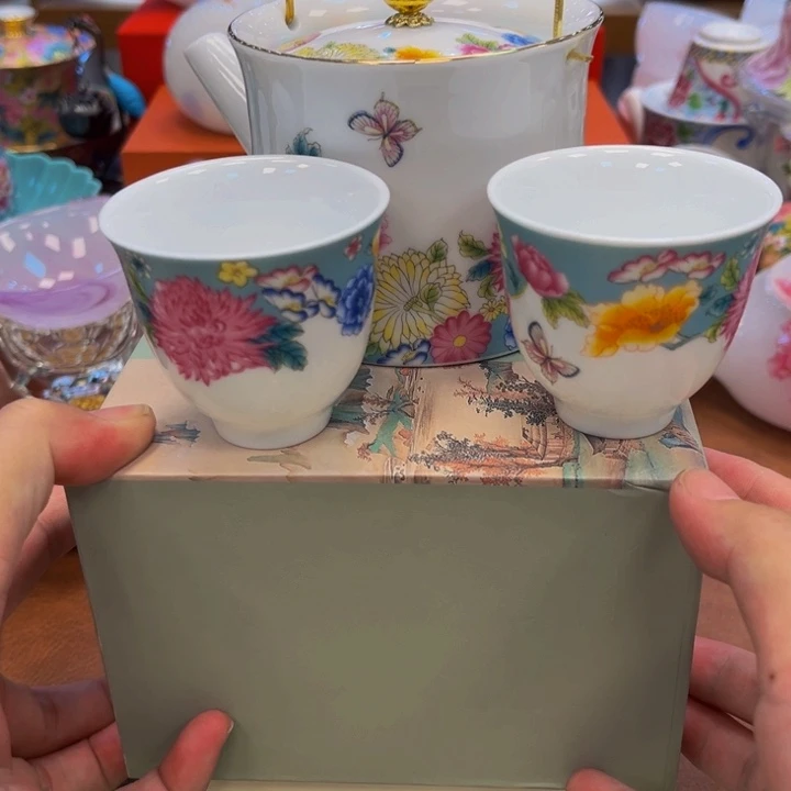 花花绿绿地在火山直播