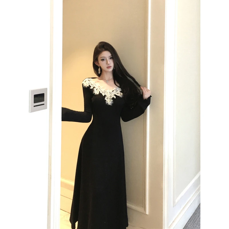 蕾丝拼接v领长袖连衣裙女春季黑色修身长裙高级感收腰显瘦a字裙子