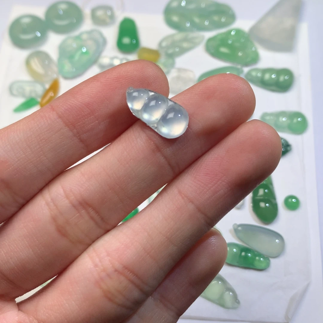 翡翠未镶嵌吊坠(不含链)豆