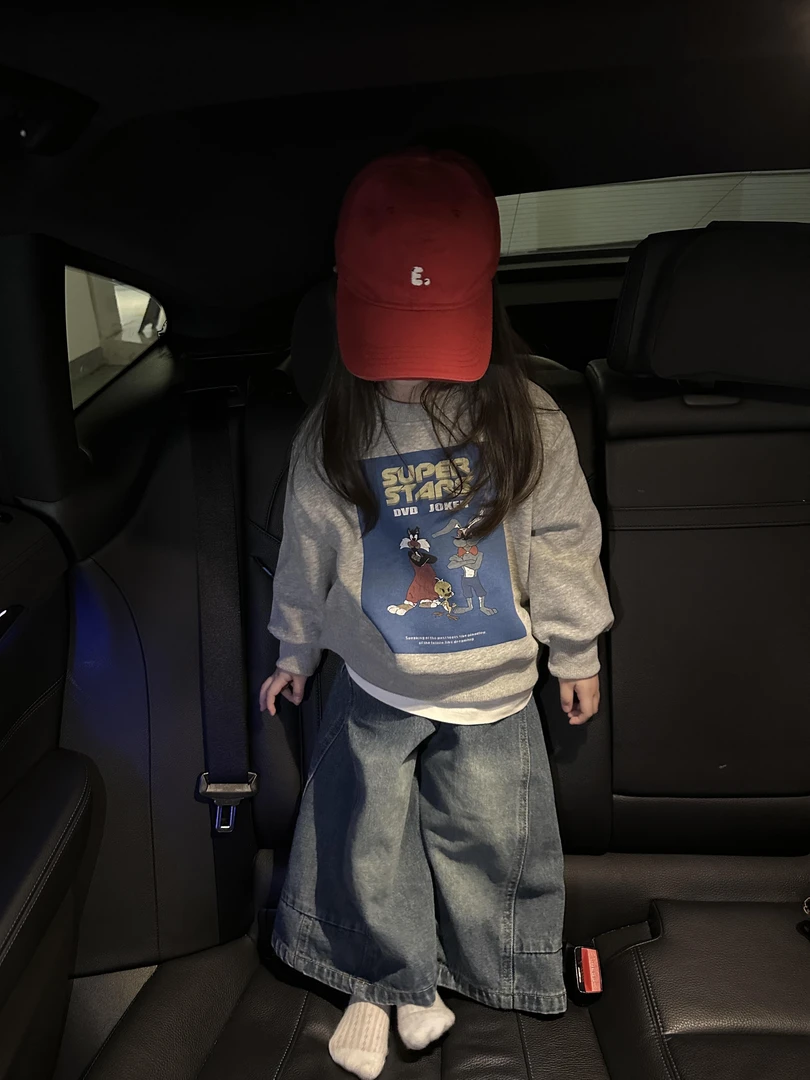 2025年秋冬新款男女童韩版休闲风圆领卡通卫衣牛仔阔腿裤套装