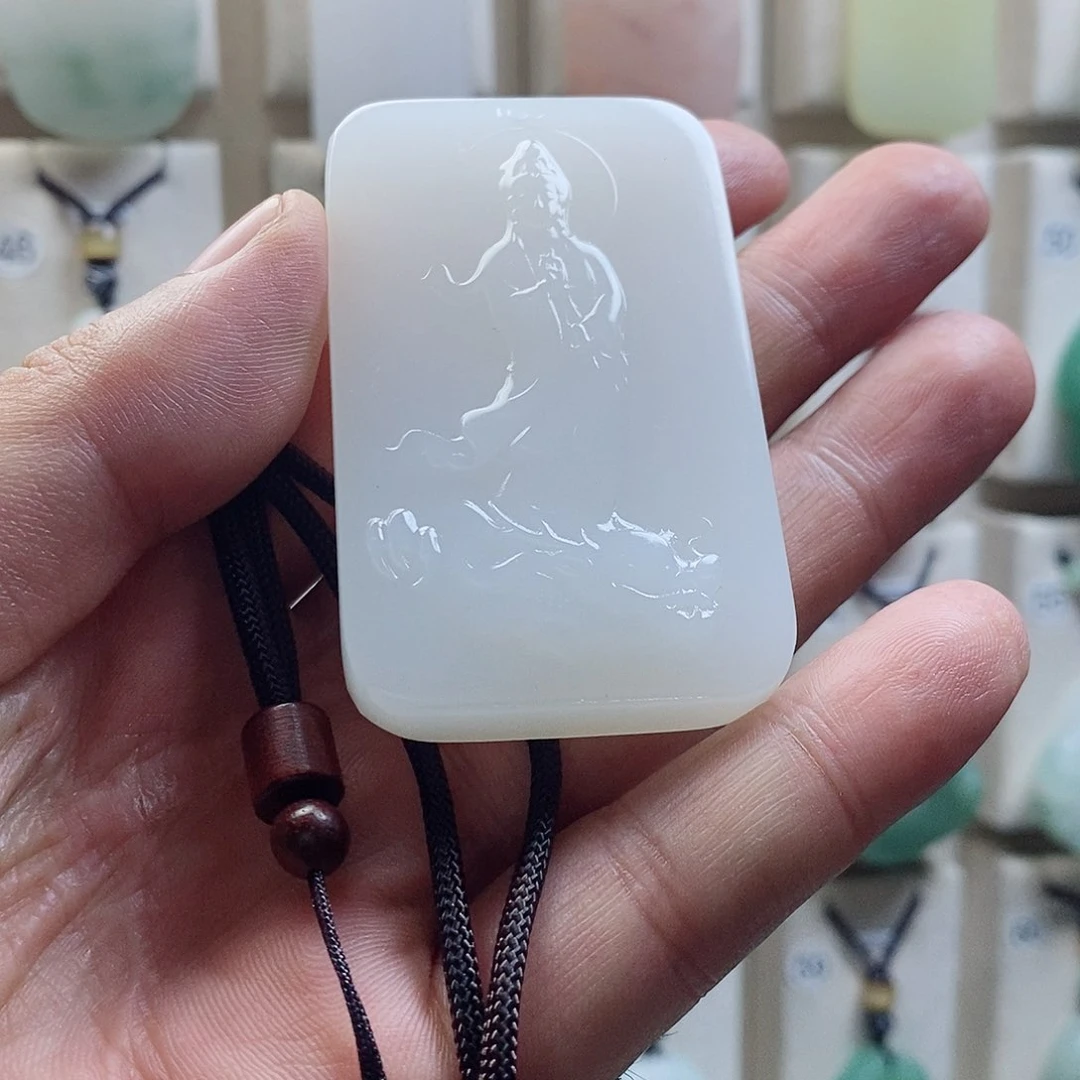 石英质玉（金丝玉）未镶嵌颈饰
