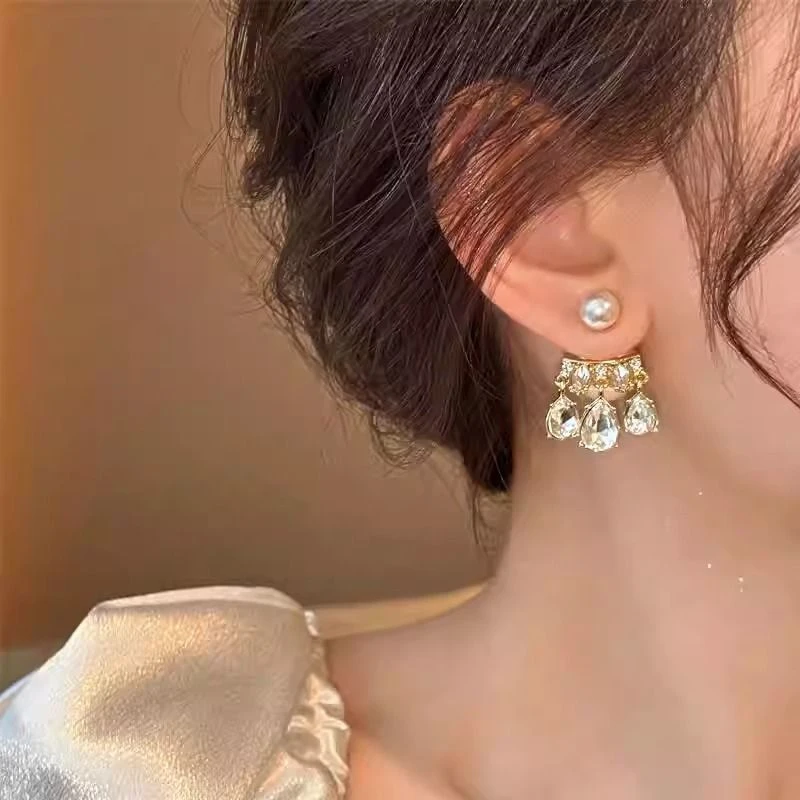 合金耳饰 合金新款独特气质耳钉女轻奢高级感几何珍珠锆石耳环202