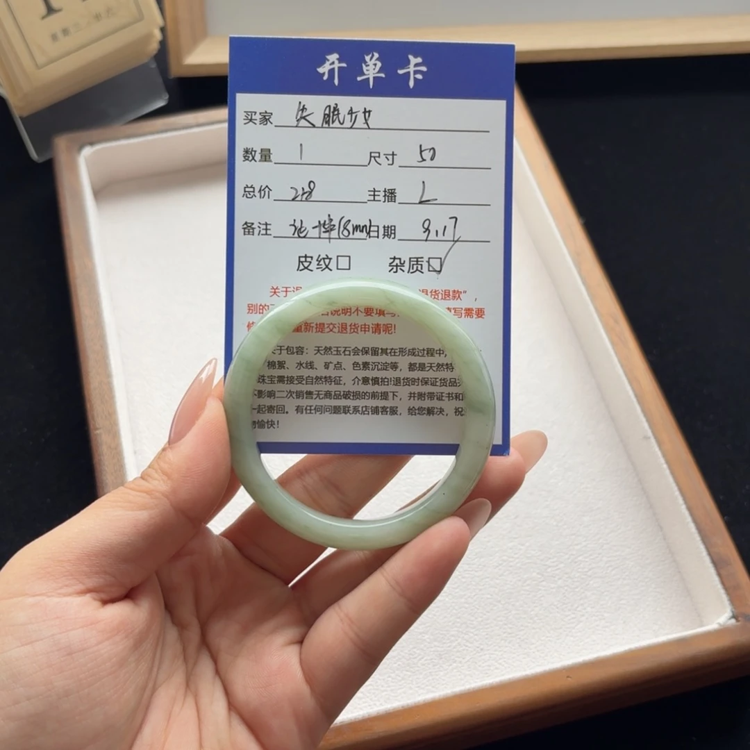 失***女未镶嵌手镯石英质玉