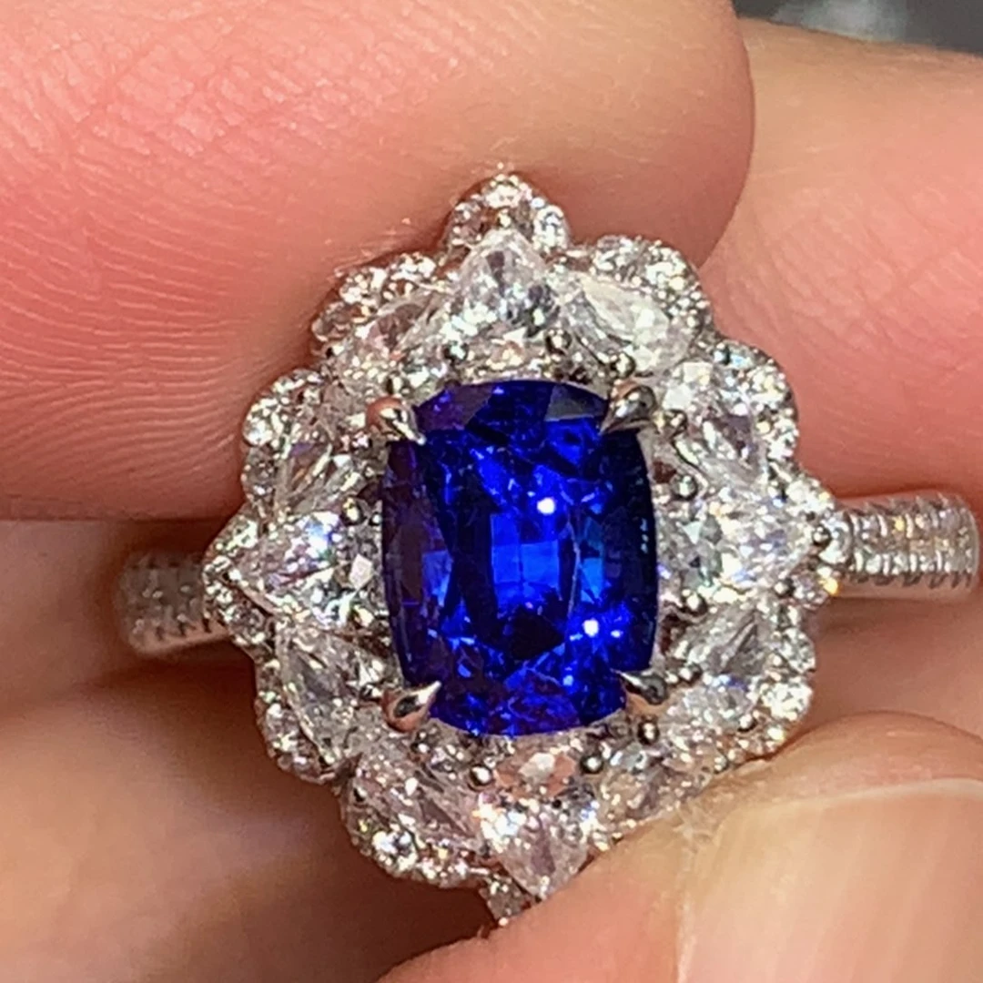 蓝宝石戒指18K金镶嵌2.25卡