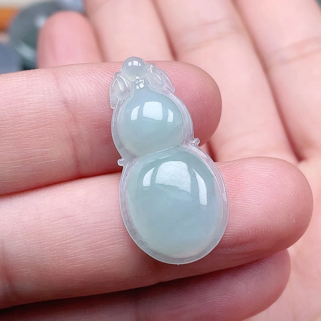 翡翠未镶嵌颈饰葫芦