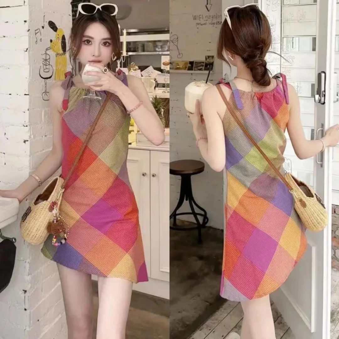 彩色格纹撞色斜边挂脖吊带连衣裙女夏季小个子多巴胺无袖格子短裙