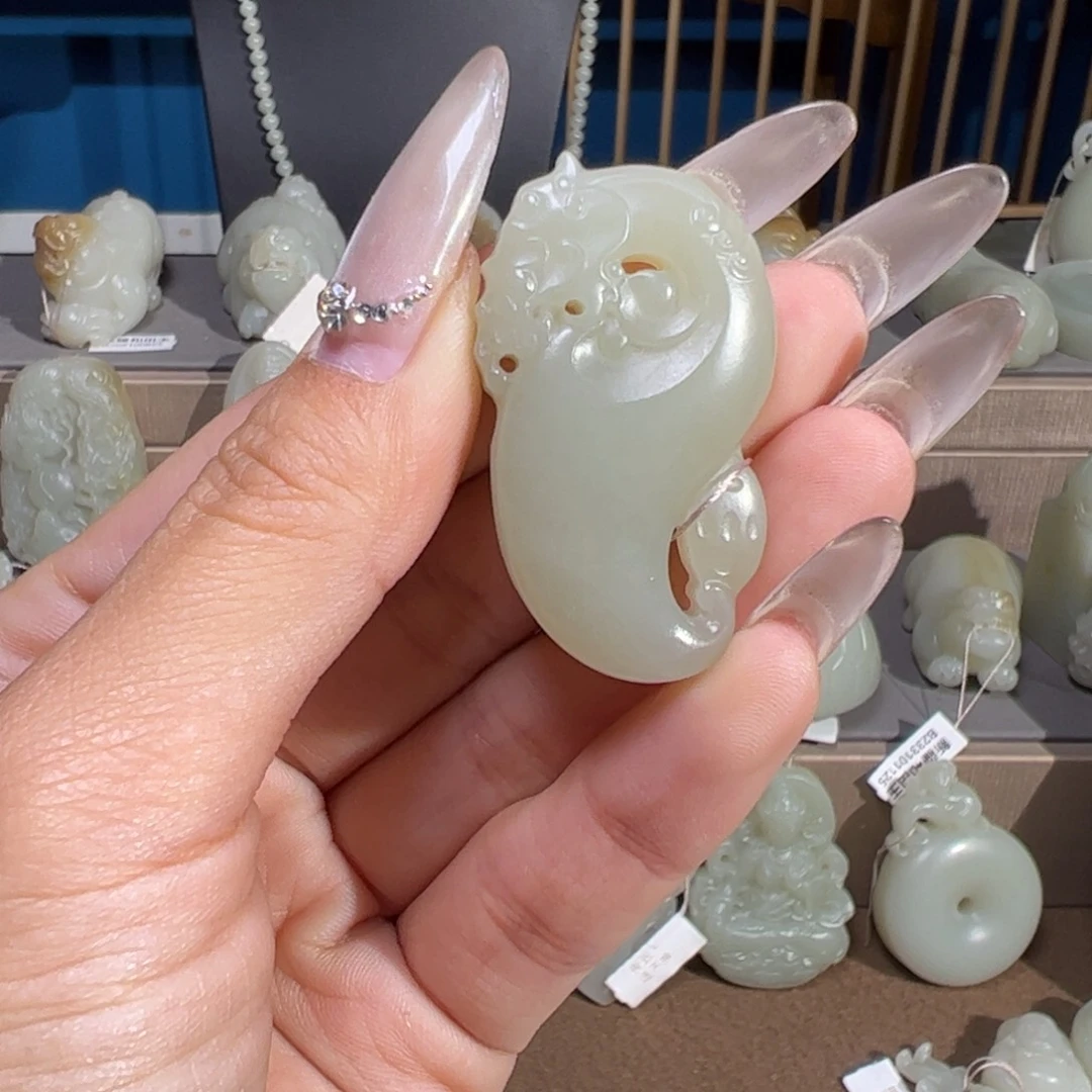 青***柠和田玉（糖玉）未镶嵌颈饰