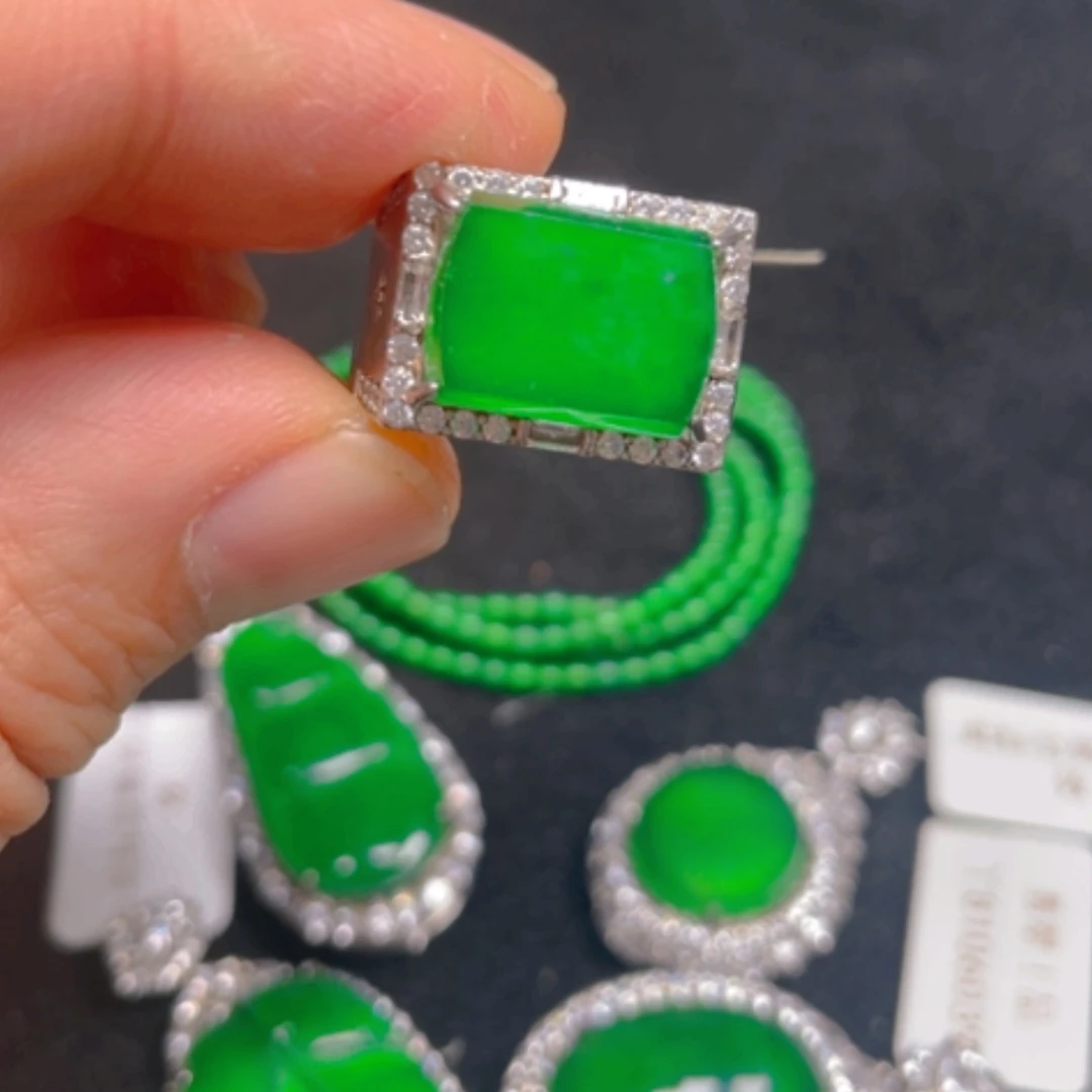 【闪购商品】颈饰银S925镶嵌翡翠戒指