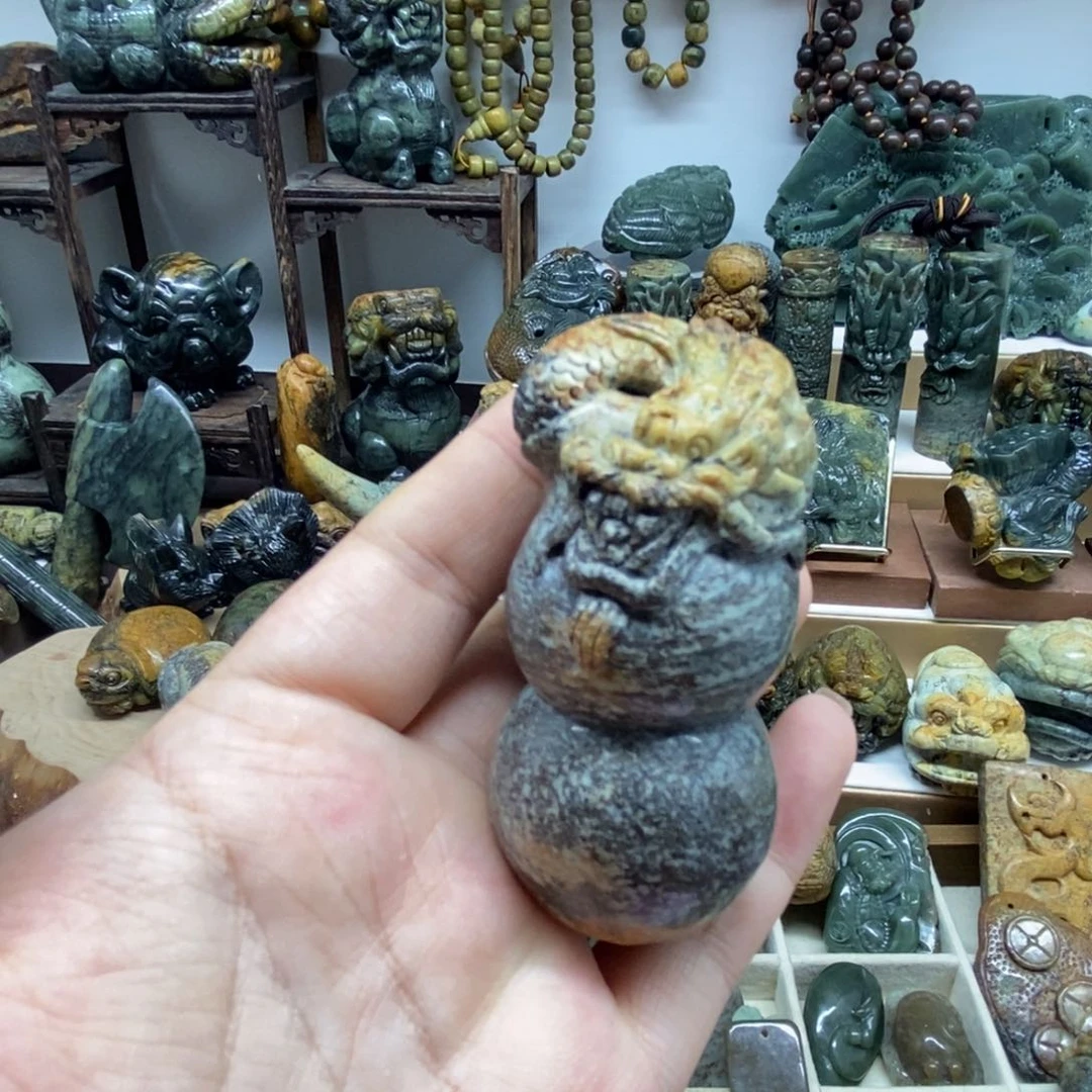 未镶嵌岫岩河磨玉（透闪石质玉）把件