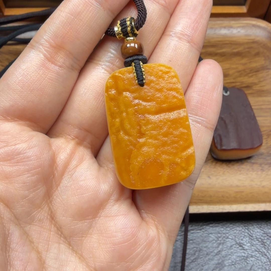 琥珀未镶嵌吊坠(赠链)