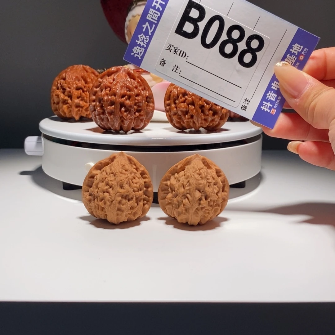 吊坠文玩核桃88    号-仙台公子帽金牛-尺寸 40