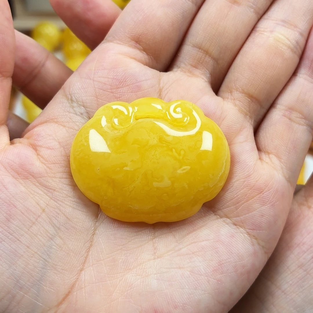 蜜蜡未镶嵌颈饰焦皮浓蜡妖花如意锁