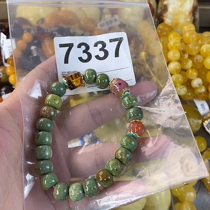 蜜蜡未镶嵌珠宝奇石