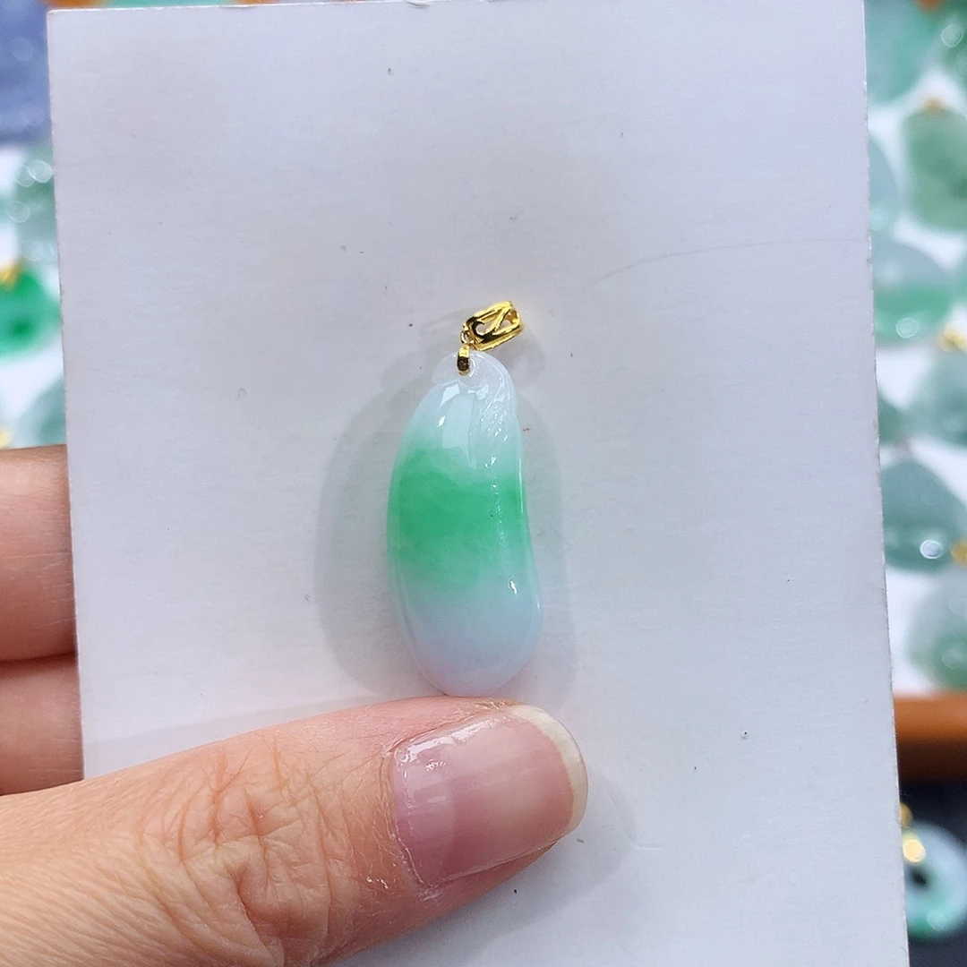 翡翠22K金镶嵌颈饰翡翠吊坠