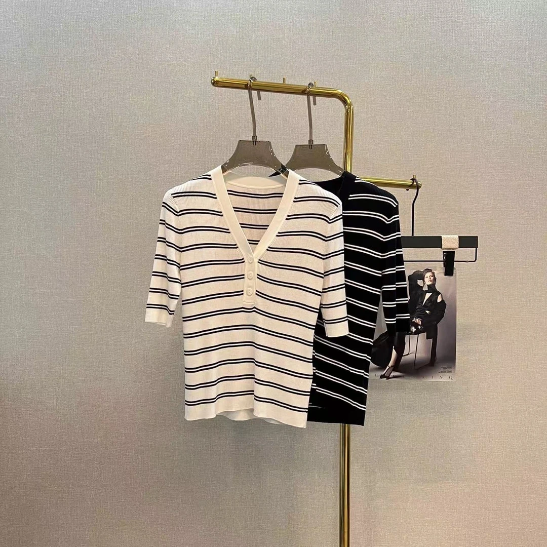 2024春季新品女装时尚轻奢桑蚕丝混纺条纹航线V领毛针织衫