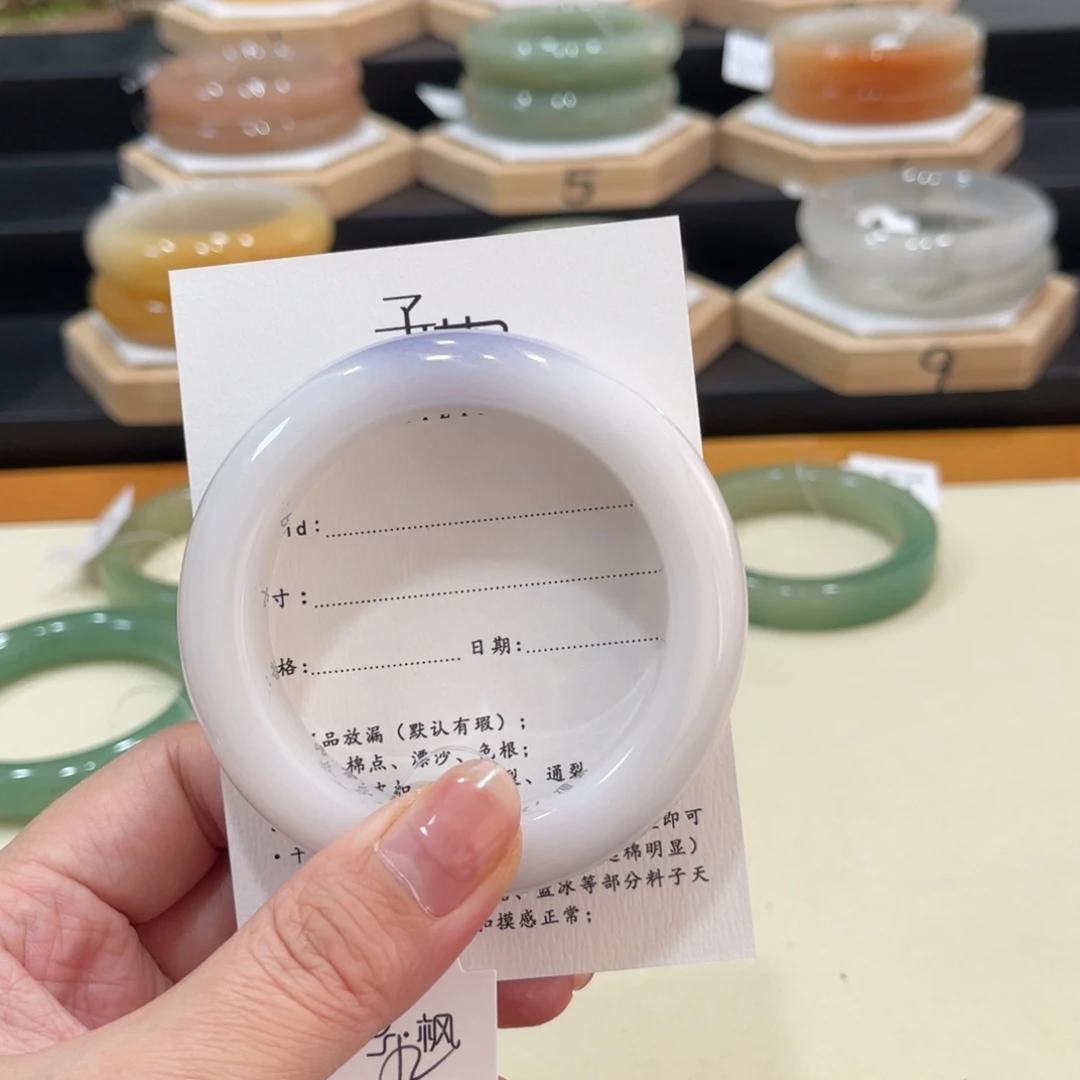 未镶嵌手镯石英质玉