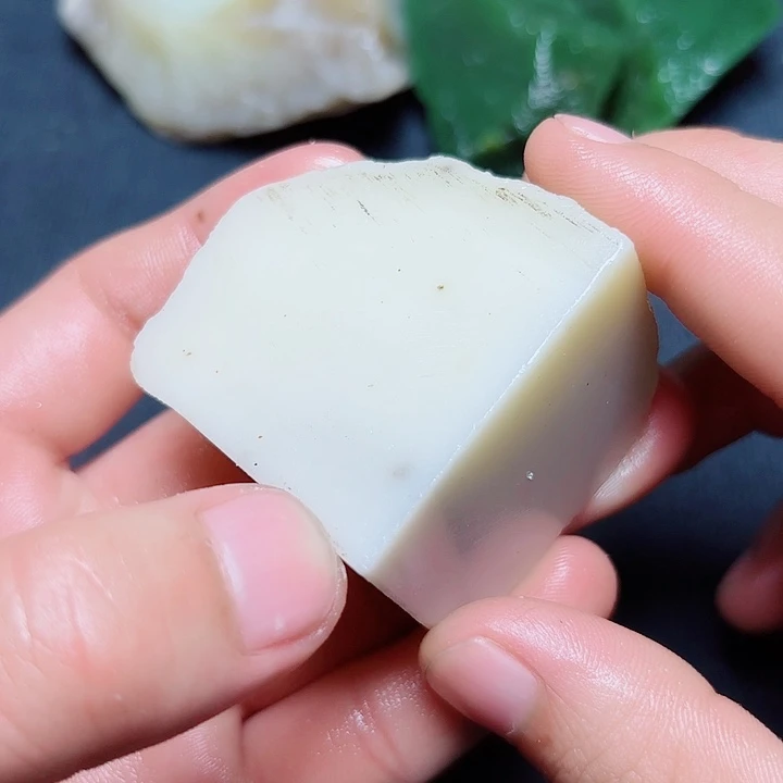 未镶嵌和田玉（糖玉）珠宝奇石